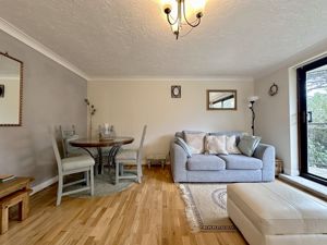 Lounge/Diner- click for photo gallery
